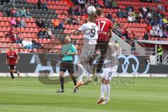 3.Liga - Saison 2022/2023 - FC Ingolstadt 04 -  - SV Waldhof-Mannheim - Calvin Brackelmann (Nr.17 - FCI) - Bentley Baxter- Bahn (Nr.9 - SV Waldhof Mannheim) - Foto: Meyer Jürgen