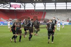 2.BL; FC Ingolstadt 04 - SG Dynamo Dresden; Flanke Marcel Gaus (19, FCI) zum 2:0 Tor Jubel Treffer Stefan Kutschke (30, FCI) Nils Roeseler (13, FCI) Denis Linsmayer (23, FCI) #