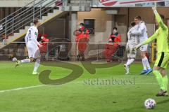 3. Liga - SC Verl - FC Ingolstadt 04 - Tor Führung FCI 0:1, Filip Bilbija (35, FCI), Jubel, Dennis Eckert Ayensa (7, FCI) Tobias Schröck (21, FCI), Torwart Brüseke Robin (32 Verl)