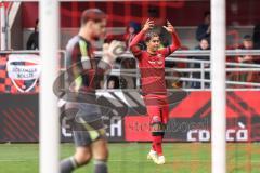 3. Liga; FC Ingolstadt 04 - 1. FC Saarbrücken; Tor Jubel Treffer Siegestreffer 2:1 Yann Sturm (7, FCI) setzt sich eine Krone auf, Torwart Menzel Phillip (13 FCS)