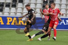 3.Liga - Saison 2022/2023 - SC Freiburg II - FC Ingolstadt 04 - Patrick Schmidt (Nr.9 - FCI) - Julian Stark (Nr.25 - SC Freiburg II) -  - Foto: Meyer Jürgen