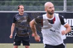 3. Liga; FC Ingolstadt 04 - Trainingsauftakt, Cheftrainer Rüdiger Rehm (FCI) schreit ins Feld