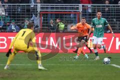 3. Liga; VfB Lübeck - FC Ingolstadt 04; Jannik Mause (7, FCI) Reddemann Sören ( VfB) Torwart Klewin Philipp ( VfB)