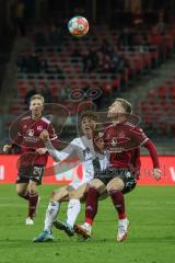 2.BL; 1. FC Nürnberg - FC Ingolstadt 04; Zweikampf Kampf um den Ball Merlin Röhl (34, FCI) Tempelmann Lino (6 , 1.FCN) Möller Daehli Mats (24 , 1.FCN)