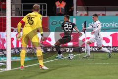 3. Liga; FC Ingolstadt 04 - Preußen Münster; Marcel Costly (22, FCI) Torwart Schulze Niehues Maximilian (35 PM)