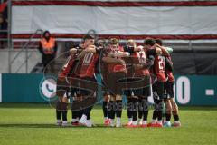 3. Liga - Saison 2026/27 - FC Ingolstadt 04 - SV Wehen Wiesbaden -  Die Mannschaft bildet einen Kreis vor dem Spiel -  - XXXXX - Foto: Meyer Jürgen
