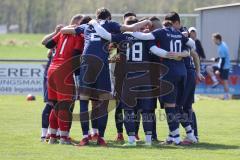 Kreisklasse - SV Hundszell - SV Zuchering - Die Mannschaft von Zuchering  bildet einen Kreis vor dem Spiel - Foto: Jürgen Meyer