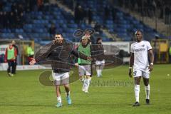 3. Liga; SV Waldhof Mannheim - FC Ingolstadt 04; Niederlage, hängende Köpfe, Spieler beschweren sich bei den Fans wegen zu wenig Support für die jungen Spieler, Pascal Testroet (37, FCI) Moussa Doumbouya (27, FCI) Thomas Rausch (45, FCI)