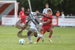 Toto-Pokal - VfB Forstinning - FC Ingolstadt 04; Obed Ugondu (17, FCI) Zweikampf Kampf um den Ball Milicevic, Karlo (32)