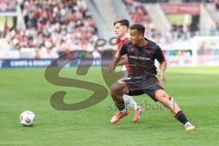 3. Liga; Rot-Weiss Essen - FC Ingolstadt 04; Zweikampf Kampf um den Ball Marcel Costly (22, FCI) Kostka Michael (2 RWE)