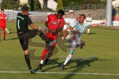 A-Junioren Bundesliga Süd/Südwest - Saison 2021/22 - FC Ingolstadt 04  - SpVgg Greuther Fürth - Udebuluzor Michael rot FCI - Böhnke Max Torwart Greuther Fürth - Foto: Jürgen Meyer