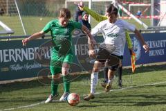 Fussball - Kreisliga - FC Gerolfing - SV Karlshuld - Marko Miskovic weiss Gerolfing - Benedikt Schmeißer grün Karlshuld - Foto: Meyer Jürgen