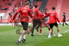 Im Bild: Valentin Hoti (#6 FCI B-Junioren) verwandelt den Strafstoß und die Ersatzspieler rennen auf den Platz

Fussball - B-Junioren - Relegation 2021  - FC Ingolstadt 04 - SSV Jahn Regensburg -  Foto: Ralf Lüger/rsp-sport.de