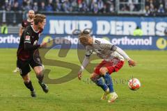 2.BL; Hamburger SV - FC Ingolstadt 04; Maximilian Neuberger (38, FCI) Muheim Miro (28 HSV) Zweikampf Kampf um den Ball