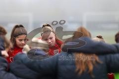 Frauen - Bayernliga - U17 - B-Junioren -  FC Ingolstadt 04 II - FC Forstern - Die Mannschaft bildet einen Kreis vor dem Spiel -  Foto: Meyer Jürgen