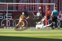 3. Liga - Saison 2024/25 - FC Ingolstadt 04 - SV Wehen Wiesbaden - Der 1:1 Ausgleichstreffer - Torwart Marius  Funk (Nr.1 - FCI) jubel - FAtih Kaya -  - XXXXX - Foto: Meyer Jürgen