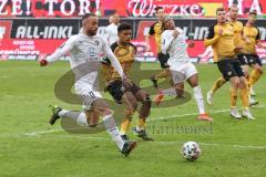 3. Liga - Dynamo Dresden - FC Ingolstadt 04 - Fatih Kaya (9, FCI) kommt zu spät
