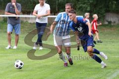 Kreisliga - Saison 2023/2024 - SV Menning  - FC Sandersdorf - Simon Wolfsfellner blau Menning - Michael Detling weiss Sandersdorf - Foto: Meyer Jürgen