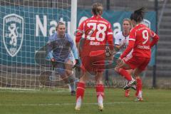 DFB -Pokal Frauen - Saison 2025/26 - FC Ingolstadt 04 Frauen - FC Bayern München - Torwart Anna-Lena Daum (Nr.22 - FC Ingolstadt Frauen I) - Damnjanovic Jovann rot Bayern  - Foto: Meyer Jürgen