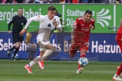 2.BL; Fortuna Düsseldorf - FC Ingolstadt 04; Dennis Eckert Ayensa (7, FCI) Zweikampf Kampf um den Ball Zimmermann Matthias (25 DUS)