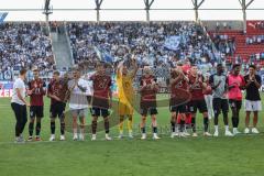 3. Liga; FC Ingolstadt 04 - TSV 1860 München; Sieg Jubel Freude Spiel ist aus 2:1, Spieler bedanken sich bei den Fans, Tanz Simon Lorenz (32, FCI) Marcel Costly (22, FCI) Yannick Deichmann (20, FCI) Max Dittgen (10, FCI) Julian Kügel (31, FCI) Ryan Malone