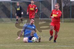 Kreisliga - Saison 2024/25- SV Hundszell - TSV Kösching-  - Jonas Betz rot Kösching - Maximilian Friebe blau Hundszell - Foto: Meyer Jürgen