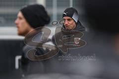 2.BL; FC Ingolstadt 04 - Training, neuer Cheftrainer Rüdiger Rehm, Pressekonferenz, Cheftrainer Rüdiger Rehm (FCI) leitet erstes Training, beobachtet die Spieler