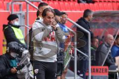 2.BL; FC Ingolstadt 04 - FC Hansa Rostock; ratlos Cheftrainer Rüdiger Rehm (FCI) an der Seitenlinie, Spielerbank