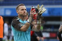 3. Liga; SC Verl - FC Ingolstadt 04; Niederlage, hängende Köpfe 2:1, Spieler bedanken sich bei den Fans, Ehrenrunde, Torwart Marius Funk (1, FCI)