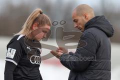 2023_12_10 - 2. Bundesliga - Saison 2023/24 - FC Ingolstadt 04 Frauen - VFL Wolfsburg - Cheftrainer Miren Catovic (FCI Frauen)  gibt Anweisungen - an - Lisa Ebert (Nr.10 - FCI Frauen) - Foto: Meyer Jürgen