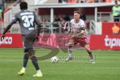 3. Liga; FC Ingolstadt 04 - VfL Osnabrück; Simon Lorenz (32, FCI) Badjie Ismail (37 VFL)