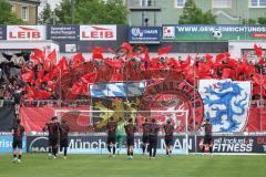 3. Liga; TSV 1860 München - FC Ingolstadt 04; Team vor den Ingolstadt Fans Fan Fankurve Banner Fahnen Spruchband Spieler bedanken sich bei den Fans