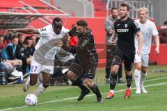 3. Liga; FC Ingolstadt 04 - SC Verl; Zweikampf Kampf um den Ball Moussa Doumbouya (27, FCI) Mikic Daniel (4 Verl)