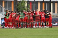 2. Fußball-Liga - Frauen - Saison 2023/2024 - FC Ingolstadt 04 - SC Sand - Die Mannschaft bildet einen Kreis vor dem Spiel - Foto: Meyer Jürgen