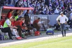 Relegation 2 - VfL Osnabrück - FC Ingolstadt 04 - Cheftrainer Tomas Oral (FCI) kann nicht mehr hinschauen Spannung pr, Stefan Kutschke (30, FCI) Co-Trainer Mark Fotheringham (FCI)