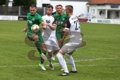 BZL - Oberbayern Nord - SV Manching - VFB Eichstätt II - Benedikt Vollnhals (#9 Manching) grün - Julian Scholl weiss Eichstätt - Bastian Bösl weiss Eichstätt #24 - Foto: Jürgen Meyer