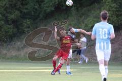 Kreisliga - Saison 2025/26- SV Kasing - FC Sandersdorf - Martin Oblinger rot Kasing - Benedikt Trezka blau Sandersdorf - Foto: Meyer Jürgen
