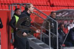 3. Liga; FC Ingolstadt 04 - FSV Zwickau; Cheftrainer Rüdiger Rehm (FCI) an der Seitenlinie, Spielerbank schreit