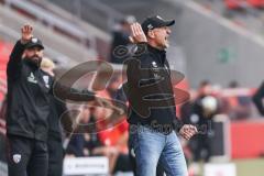 3. Liga; FC Ingolstadt 04 - Rot-Weiss Essen; Cheftrainer Achim Beierlorzer (FCI) an der Seitenlinie, Spielerbank