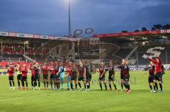 2.BL; SV Sandhausen - FC Ingolstadt 04 - Spiel ist aus Danke Sieg 0:2, Feiern mit den Fans Fankurve, Thomas Keller (27, FCI) Hawkins Jaren (20 FCI) Dennis Eckert Ayensa (7, FCI) Andreas Poulsen (2, FCI) Tobias Schröck (21, FCI) #Nico Antonitsch (5, FCI) #