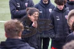 A-Junioren - Bundesliga Süd Fc Ingolstadt 04 - SC Freiburg -  Cheftrainer Wittmann Sabrina (FC Ingolstadt A-Jugend) spricht zu ihren Spielern nach dem Spiel - - Das Spiel ist aus - Foto: Meyer Jürgen