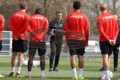 3.Liga - Saison 2022/2023 - FC Ingolstadt 04 -  - Cheftrainer Michael Köllner (FCI) beim ersten Training - Cheftrainer Michael Köllner (FCI) begrüsst die Spieler - Foto: Meyer Jürgen