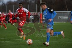 2.BL; Testspiel; FC Ingolstadt 04 - Würzburger Kickers; Angriff Dennis Eckert Ayensa (7, FCI) Adigo Ryan (37 FWK)