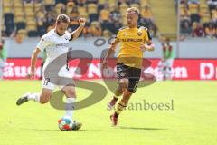 2.BL; Dynamo Dresden - FC Ingolstadt 04, Michael Heinloth (17, FCI) Löwe Chris (15 DD)
