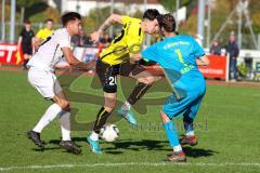 Kreisliga - Saison 2022/2023 - TSV Gaimersheim - FC Hitzhofen/Oberzell - Patrick Schwarz gelb Hitzhofen - Stefan Seitz Torwart Hitzhofen - Jan Witek weiss Gaimersheim - Foto: Meyer Jürgen