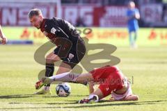 3. Liga; SSV Jahn Regensburg - FC Ingolstadt 04; Zweikampf Kampf um den Ball Benjamin Kanuric (8, FCI) Breunig Louis (16 Jahn)