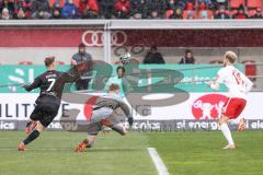 3. Liga; FC Ingolstadt 04 - 
Rot-Weiss Essen; Jannik Mause (7, FCI) Torwart Golz Jakob (1 RWE) - Brumme Lucas (14 RWE)