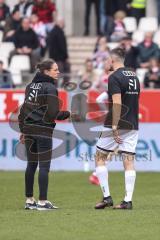 3. Liga; Rot-Weiss Essen - FC Ingolstadt 04; vor dem Spiel Cheftrainerin Sabrina Wittmann (FCI) mit Mladen Cvjetinovic (19, FCI)