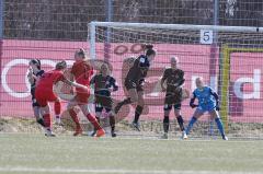 2. Frauen-Bundesliga Süd - Saison 2020/2021 - FC Ingolstadt 04 - FC Würzburger Kickers - Thöle Amelie rot FCI mit einem Schuss auf das Tor - Johann Hannah Torwart Würzburg - Foto: Meyer Jürgen