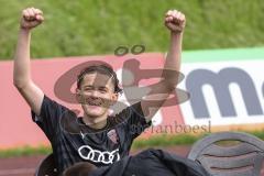 Relegation 2 - U17 - SSV Jahn Regensburg - FC Ingolstadt 04 - Spiel ist aus, 1:1 Ingolstadt steigt in die Bundesliga U17 auf, Jubel Party Feier, Valentin Hoti (6 FCI)